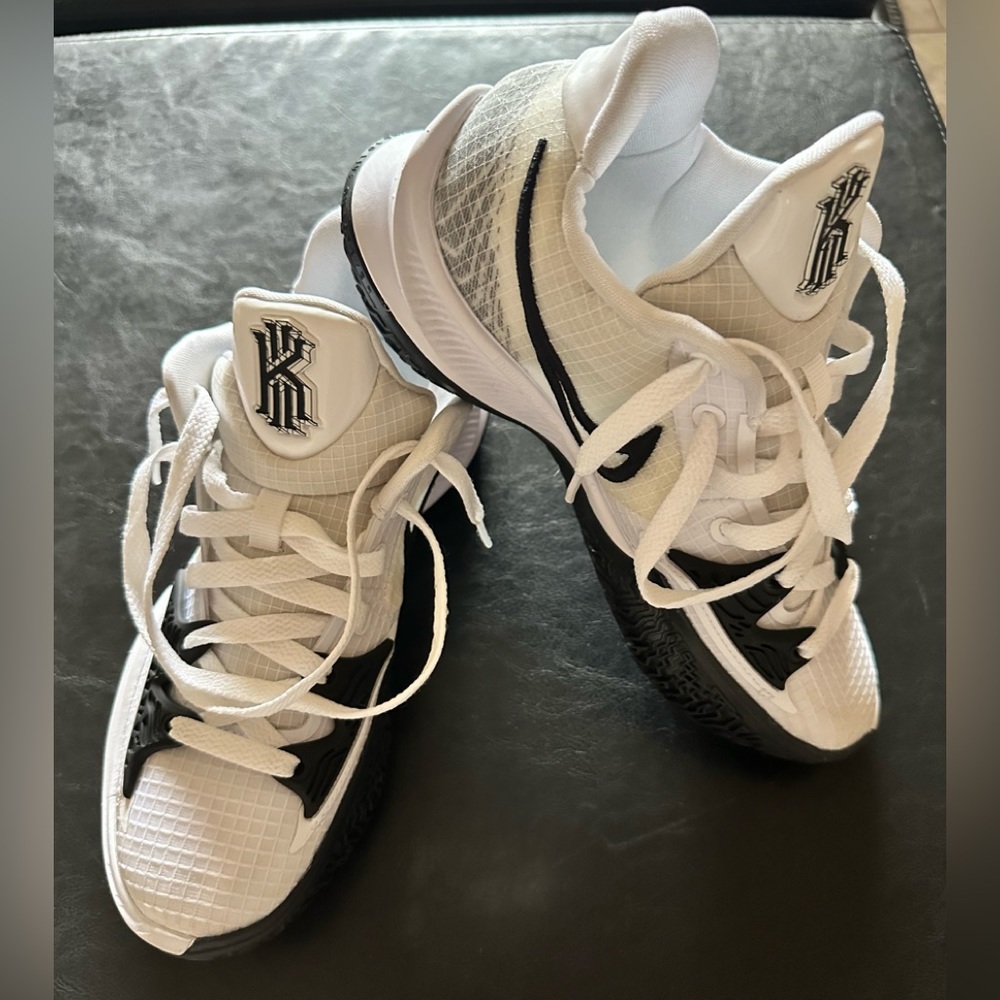 EUC Nike Kyrie Irving 4 Low TB White Black Oreo Grey 5.5